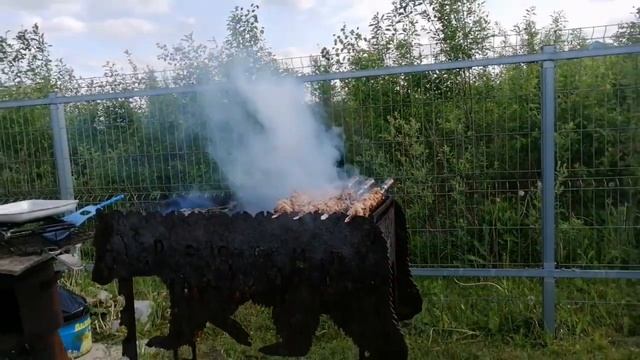 Готовим на мангале, шашлыки, куриную грудку, кабачки.