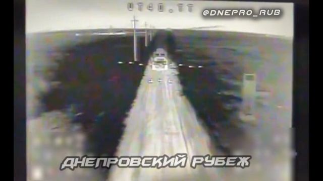 Оператор fpv-дрона точечно поразил бронеавтомобиль типа mrap ВСУ, попав прямо в стекло водителя ...