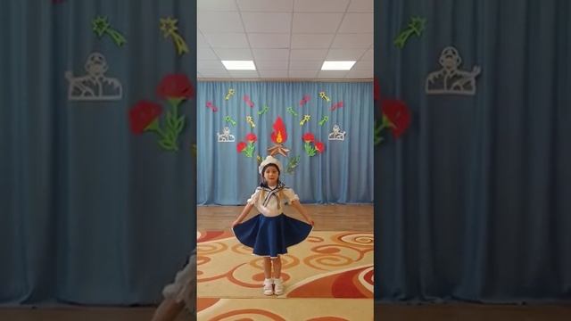 Песня для детей 6-7 лет «Наденем бескозырки»