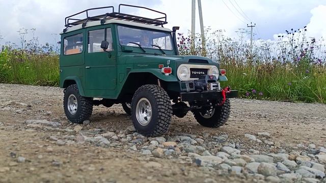 RC4WD Toyota Land Cruiser FJ40 приключения перед дождём.