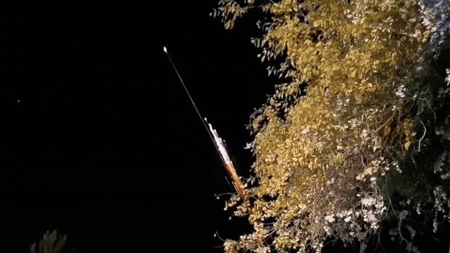 Китайский космический корабль «Шэньчжоу-18» входит в атмосферу