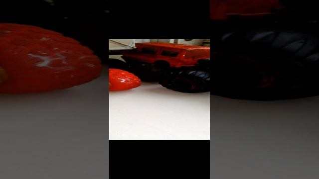 монстр-траки по бездорожью ездят по снегу