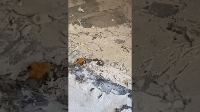 Зачем тут приклеили линолеум ???😱