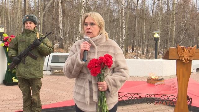 В Братске открыли еще одну мемориальную плиту, на которой нанесены имена погибших в зоне СВО