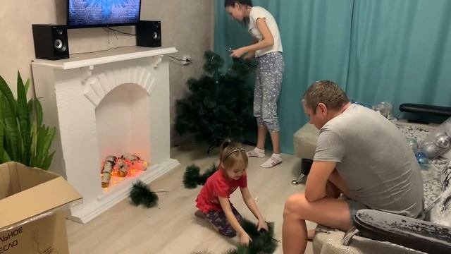 ПОДГОТОВКА К НОВОМУ ГОДУ ИДЕТ ПОЛНЫМ ХОДОМ УКРАШАЕМ ГОСТИНУЮ К НОВОМУ ГОДУ НАРЯЖАЕМ ЁЛКУ