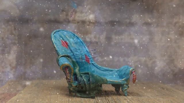 Ватная елочная игрушка" Танцующая Маркиза на диванчике".