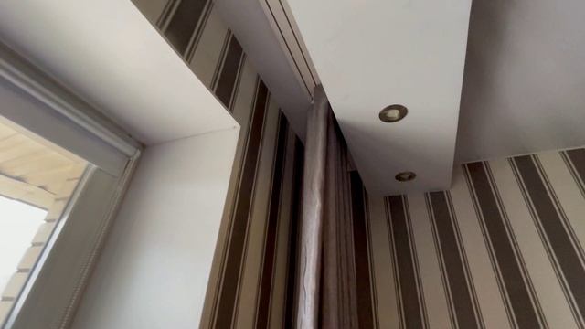 глянцевый потолок в детской