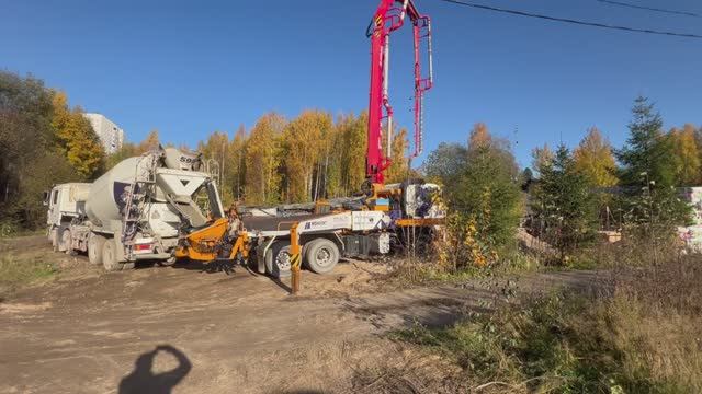 Заливка цоколя бассейна в посёлке Юкки