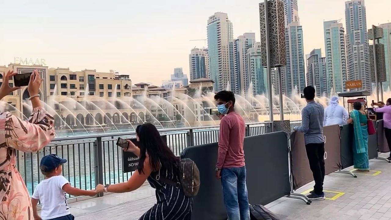 Поющие фонтаны в Dubai Mall. Дубай. ОАЭ