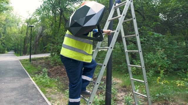 Монтаж освещения парка "Юбилейный".