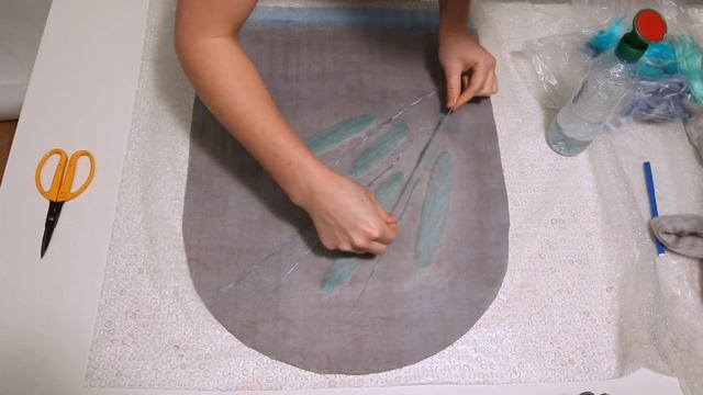 Декор валяной шапочки в технике "карвинг"