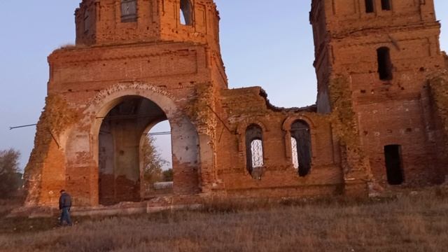 Заброшенный храм в селе Дергачи, самарская область.