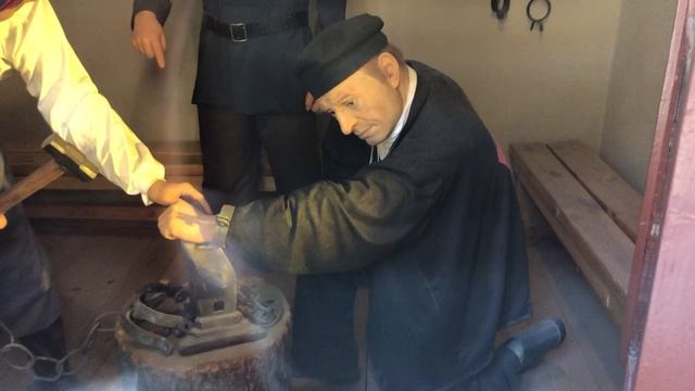 Тюремная баня осужденного в кандалы