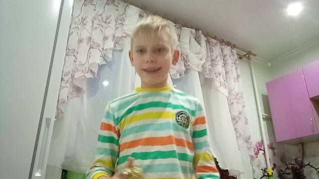 Я снимаю обзор что мне подарили в школе/часть 2