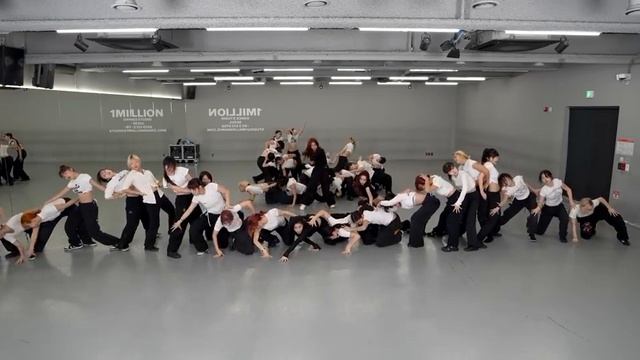 ITZY - "Born to be" | dance mirrored