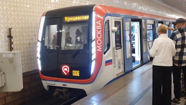 вагон типа 81-765-766-767 поезд Москва на станции киевская + приветливые машинист
