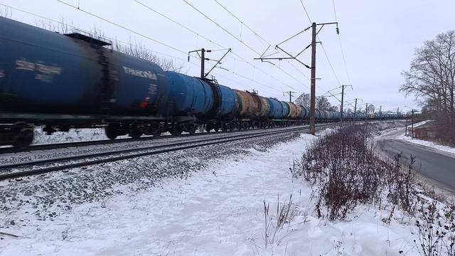 Товарный поезд под ВЛ80-756 следует по перегону Поздино - Полой, 04.11.2024