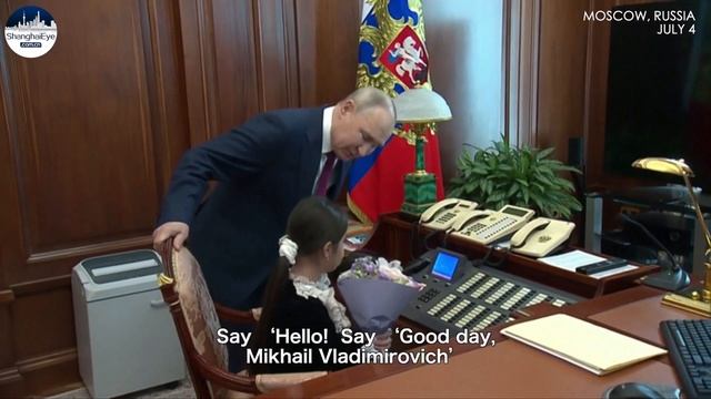 Putin gives girl from Derbent office tour in Kremlin, announces 5 billion roubles for Dagestan