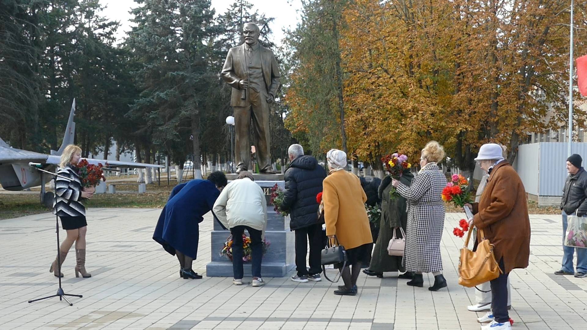 В ст. Бриньковской состоялось открытие памятника В.И. Ленину.