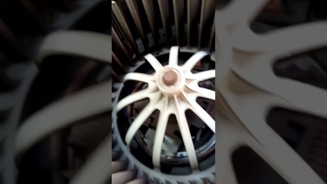 как выглядит раздолбаный моторчик печки на Porsche cayenne 955