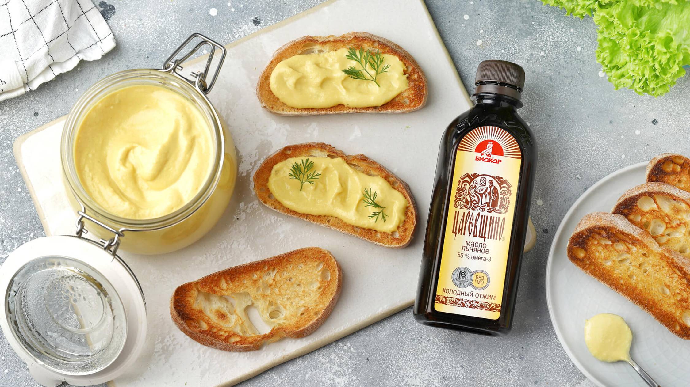 Закусочная паста из кабачков с творожным сыром и льняным маслом