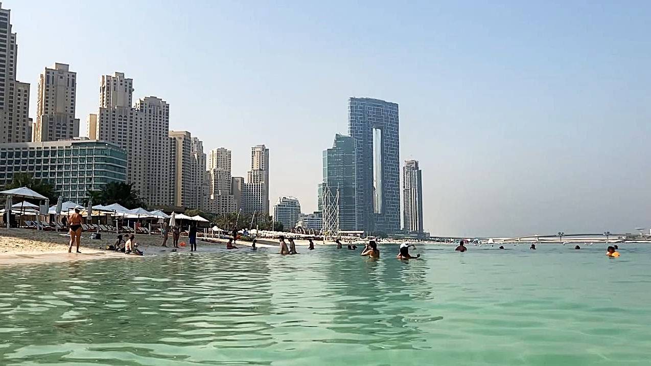 Dubai. Пляж Movenpick Hotel Jumeirah Beach 5. ОАЭ
