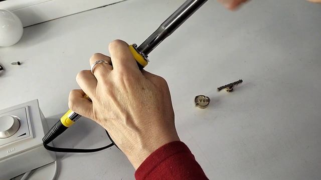 Чем ставят клеймо для выжигания на дереве для тиснения на коже. штампы для тиснения с паяльником.