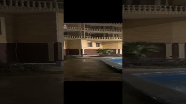 Ураган сбивает фонтаны