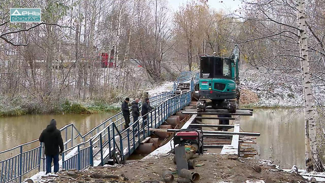 Установка нового пешеходного моста через Шуваловский канал