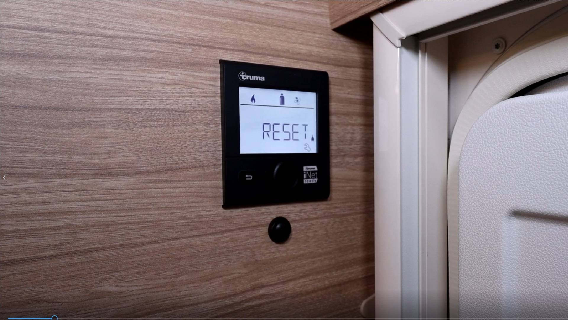 RESET- Перезагрузка TRUMA COMBI C4-C6 при возникновении типовых ошибок по отоплению и водоподогреву