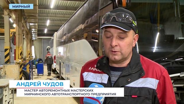 На Мирнинском автотранспортном предприятии поднимают КамАЗы одним движением