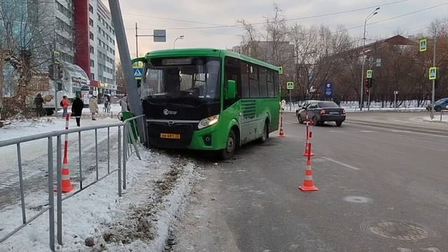 Десять человек пострадали в аварии с маршруткой в центре Тюмени