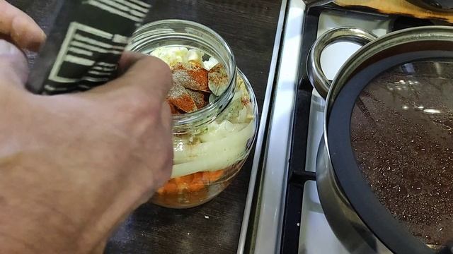 Кальмары тушёные в духовке в горшочке(банке).