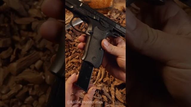 🔫 CZ 75 B: Легендарный полуавтоматический пистолет из Чехии 🇨🇿