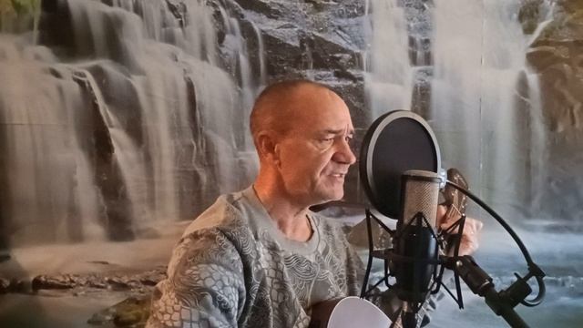 Осень проходит тихо.