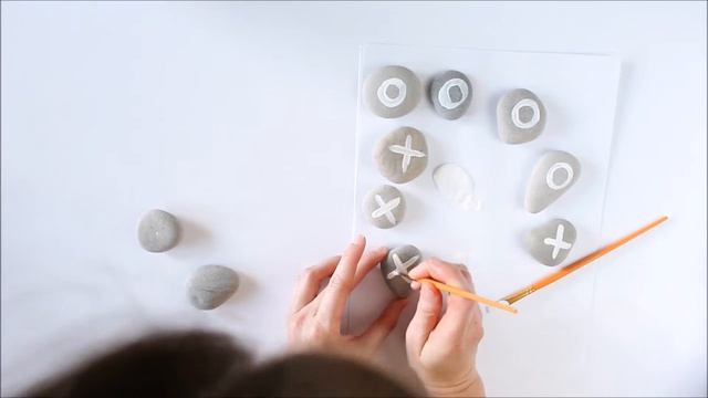 DIY Tic Tac Toe game with Stones and Reclaimed Wood Board