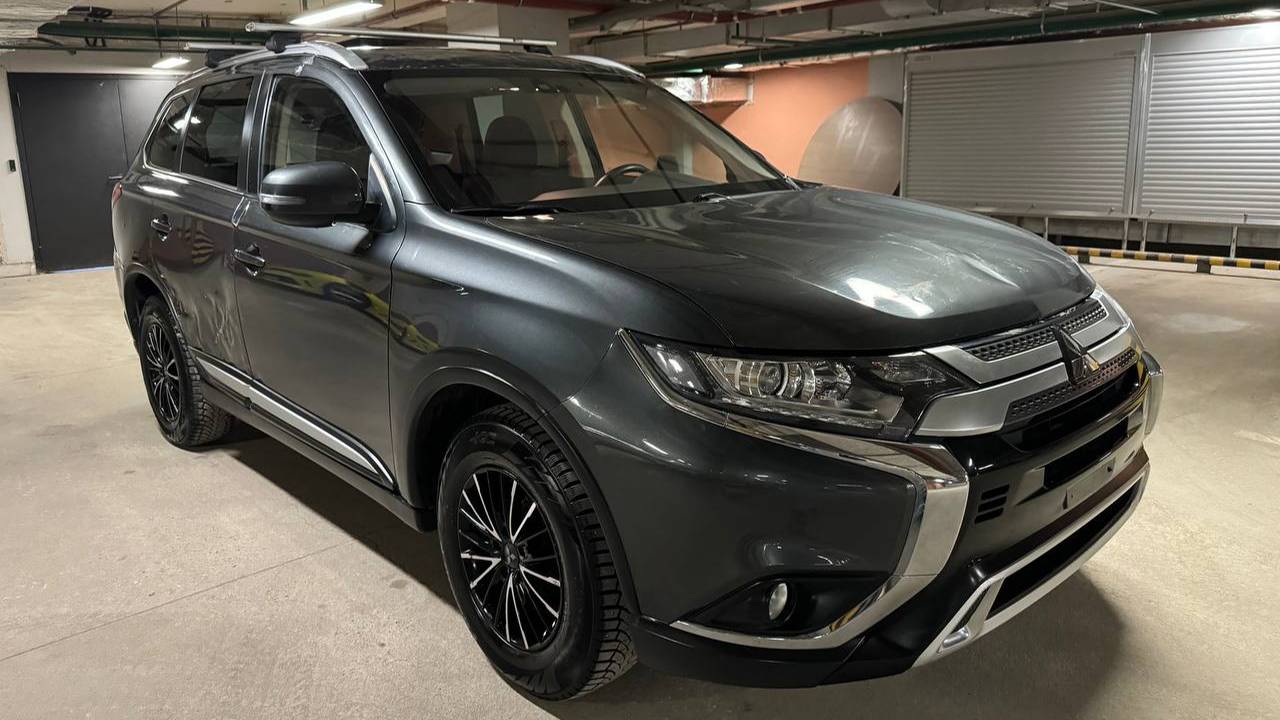 Mitsubishi Outlander; 2,0 AT; 2019; Серый