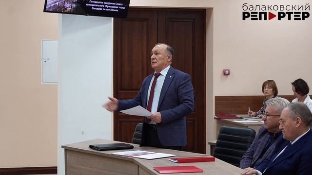 Депутат Валерий Манукян «Ответы из администрации — материал для стендаперов»