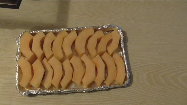 Кабачки с сыром в ростере