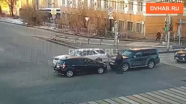 Pajero протаранил Aqua с неторопливым водителем
