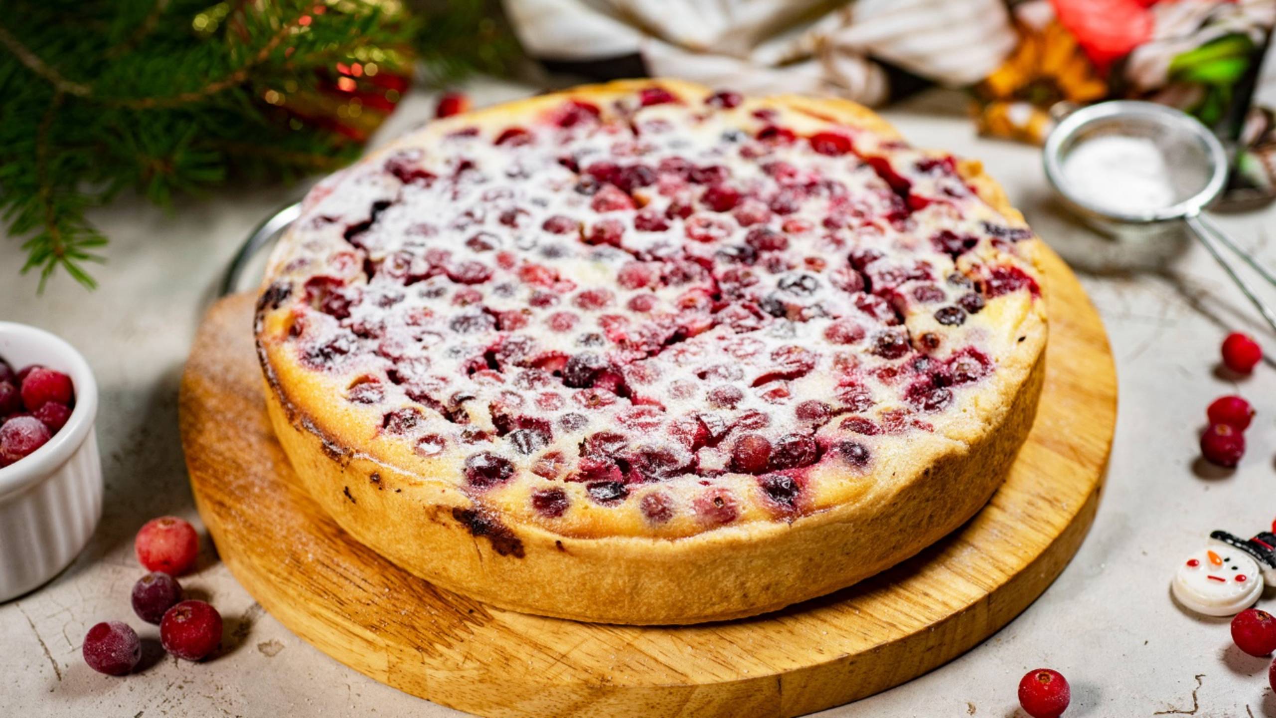 🥧 Пирог с клюквой и творогом - рецепт простой выпечки из песочного теста!