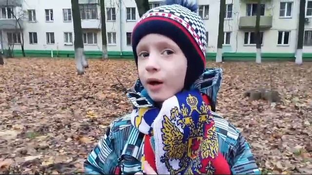 Мой внук Вова читает стихотворение .