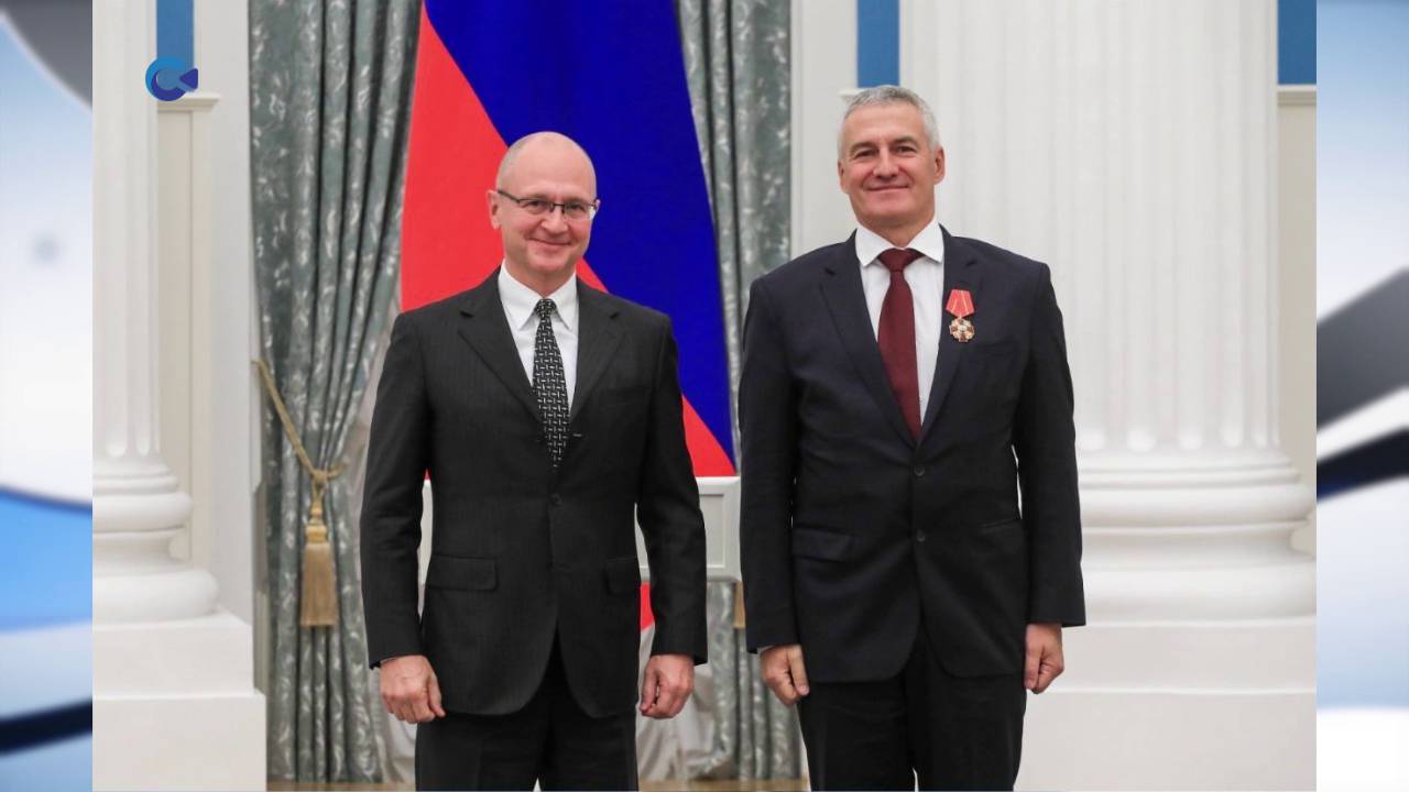 Президент России Владимир Путин наградил Главу Карелии Орденом Александра Невского