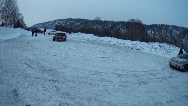 Когда не почистили снег...