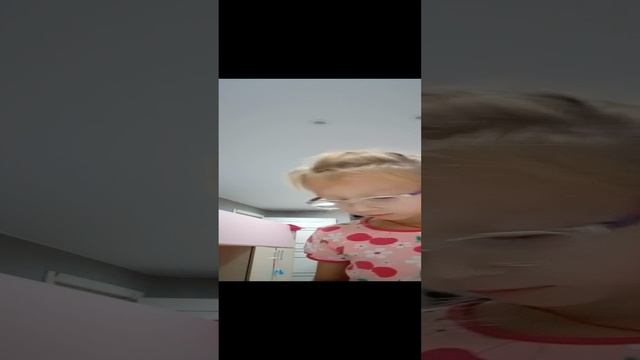 Делаем кораблик из бумаги.