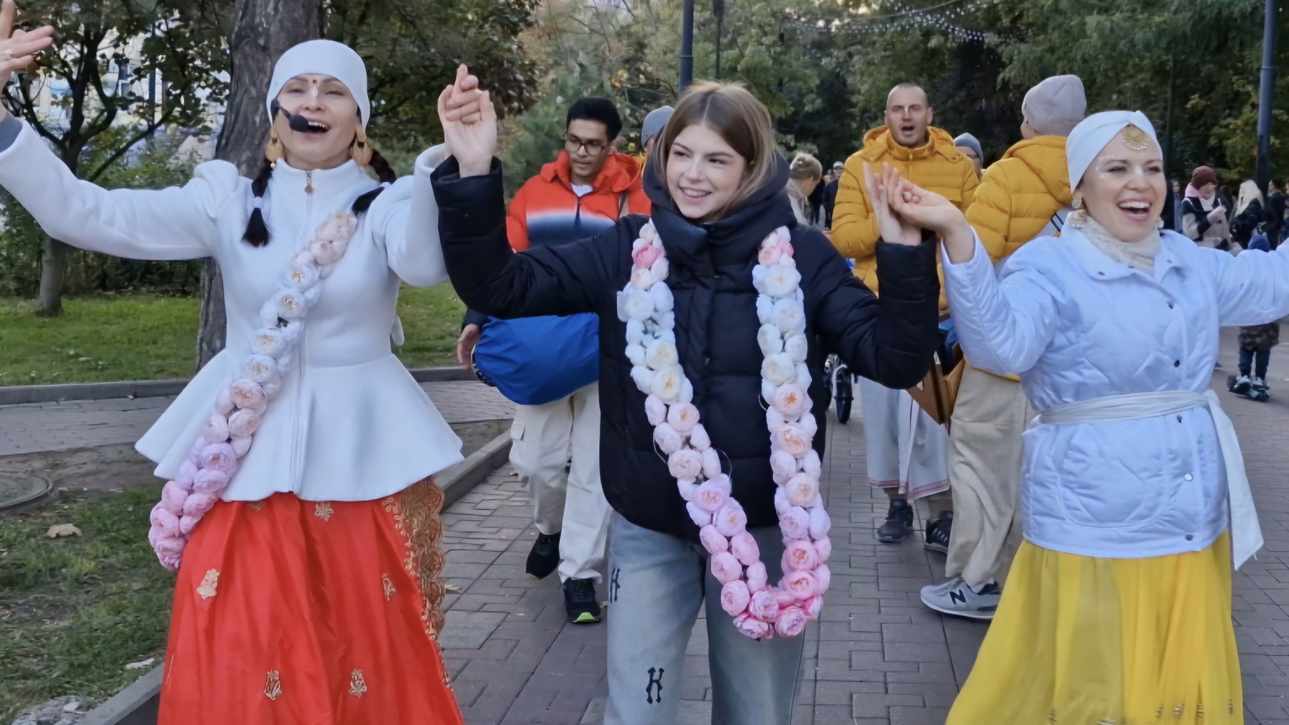 Счастье - это умение радоваться простым вещам! Harinama, Ростов-на-Дону, 26.10.2024 #harekrishna