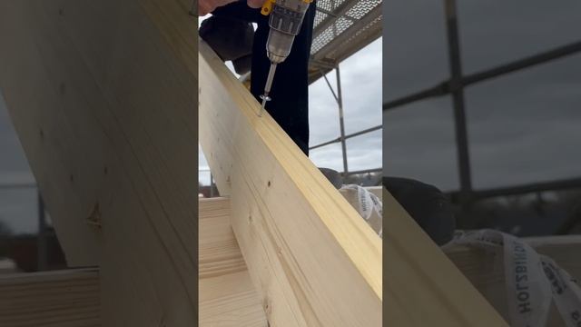 Как закрепить стропило?