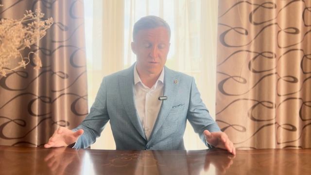 Просто стоят