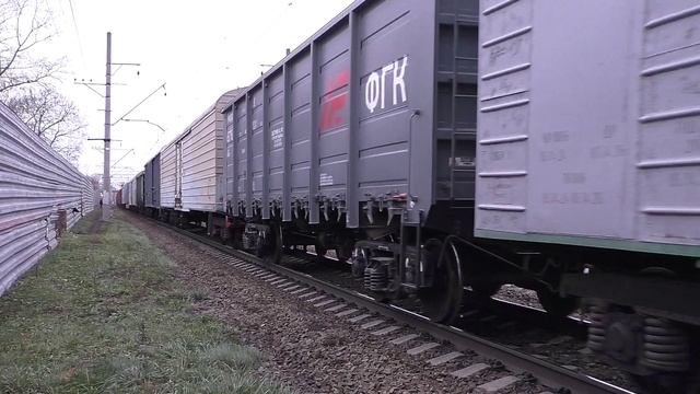 Электровоз 2ЭС6-1300 "Синара" (ТЧЭ-38) с грузовым поездом.