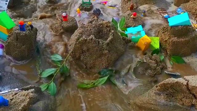 ОЧЕНЬ МОЩНЫЙ ПРОРЫВ ВОДЫ В ЛЕГО ПЕСОЧНОМ ГОРОДЕ
